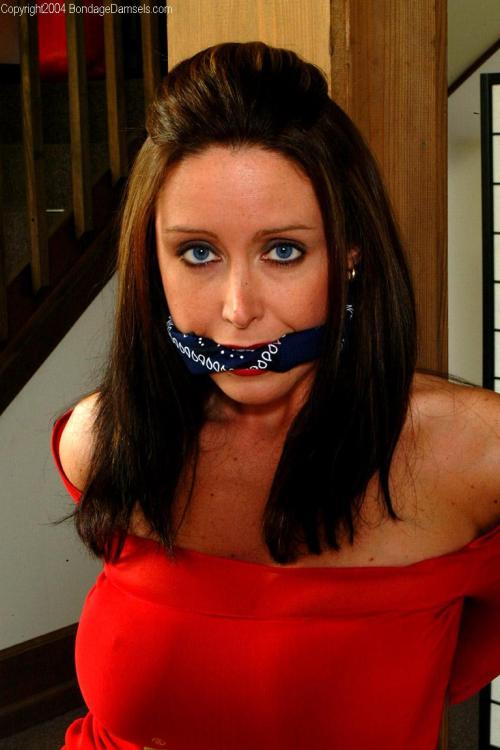 graybandanna:  Bandanna gag in and out of her mouth 