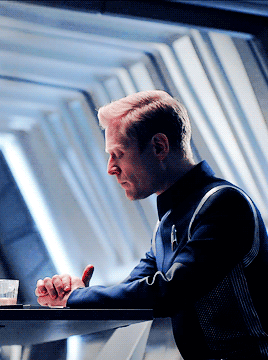 haloless:Paul Stamets in 01x08: Si Vis Pacem, Para Bellum