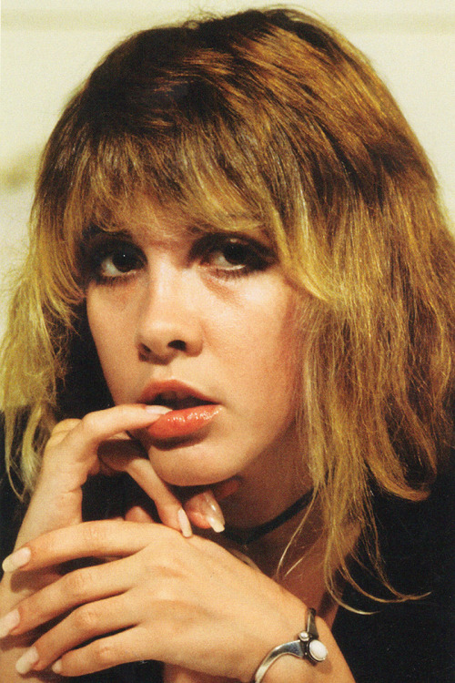 crystallineknowledge:Stevie Nicks photographed by Ken Regan in 1977  HQ scan: X