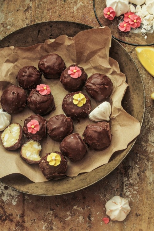 magicalfoodtime: (via Chocolate Covered Lemon Meringue Truffles | Sugar et al)