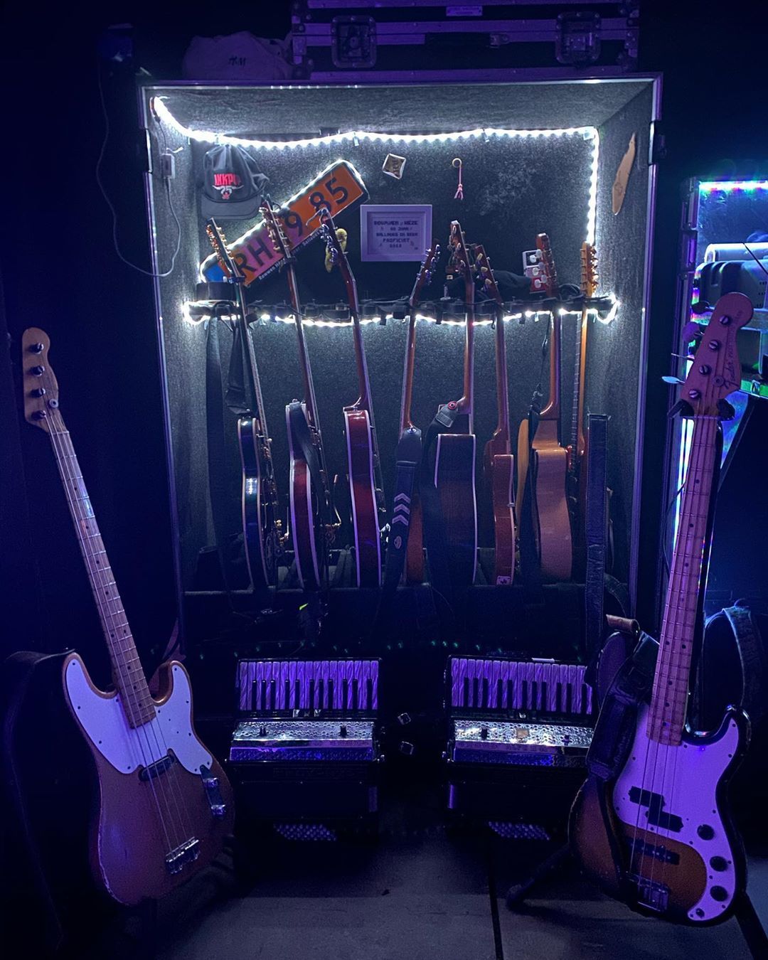 Gibson instagram taylor Guitars