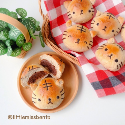 Want to make some cute milo bread buns? Here’s how:littlemissonigiri.blogspot.sg/2014/0
