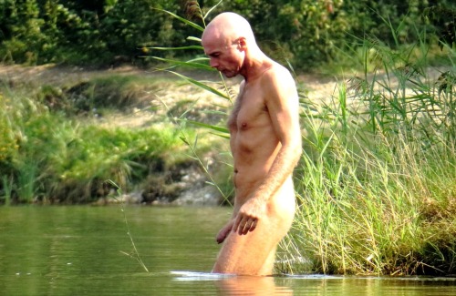 guyzbeach:More on guyzbeach, a collection of natural men naked at the beach !