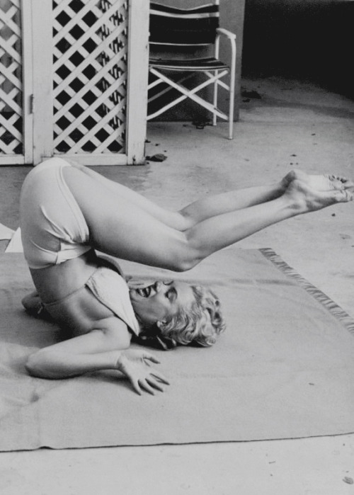lauralftn: Marilyn Monroe photographed by Andre De Dienes, 1952.