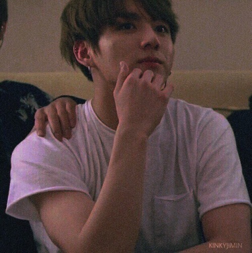 softskpop: if ʰᵒᵐᵉᵇᵒʸ comes through with ᵀᴴᴵˢ look he’s gonna like… get it  Cred: kinky