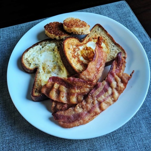 Sailor eggs and bacon&hellip;brinner hit the spot. #keto #ketodiet #ketobread #ketoaf #sailoregg