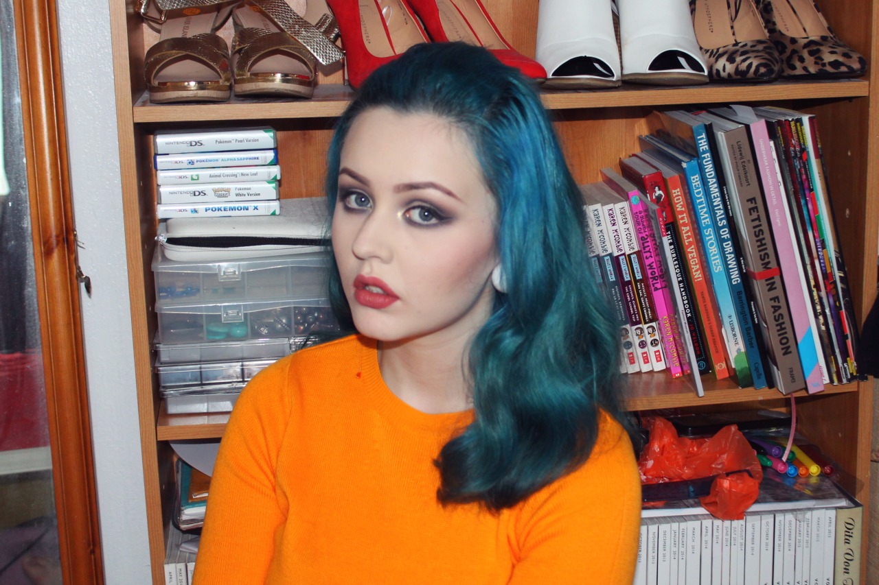 pebblesbeaufort:  I went to town on the black eyeshadow but I’m still feeling my