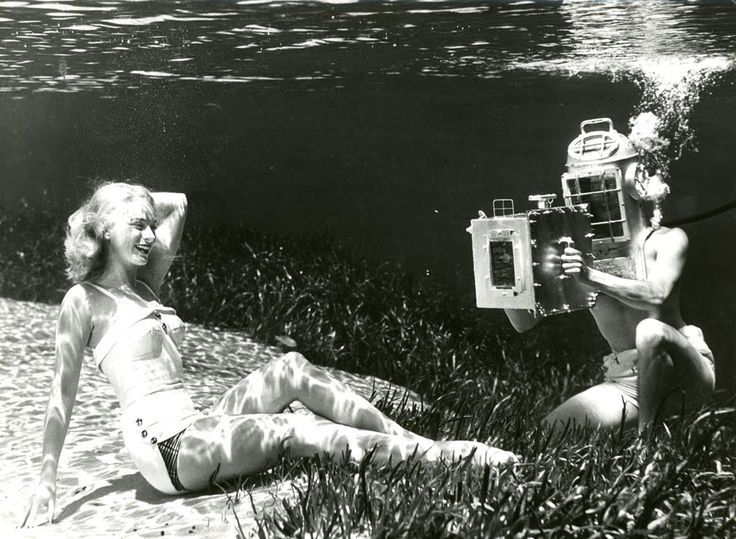 solo-vintage:  Bruce Mozert invented the world’s first underwater camera, and it