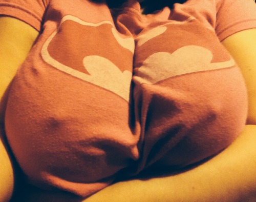 livviebelle:  Good morning, my darlings.  Nanananana. Boobies