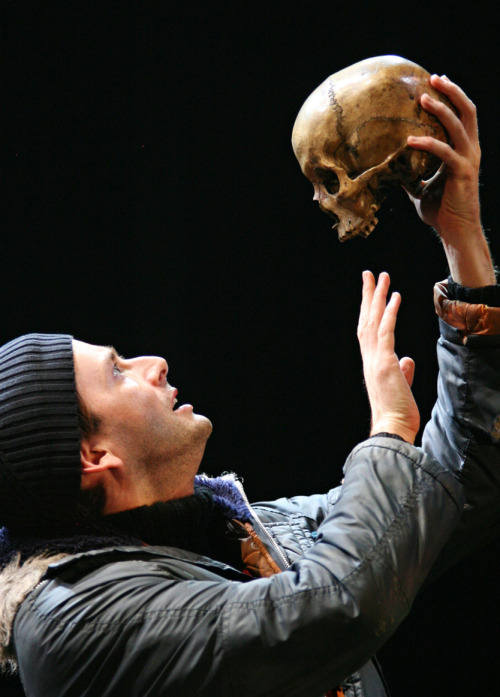 Hamlet and Yorick - photograph by Ellie Kurttz - 2008for Tennant Tuesday (or whatever day this post 