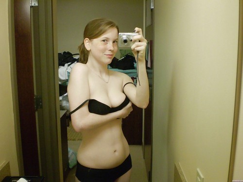 Porn Pics selfiestream:  http://bloggingdrunk.com/selfies