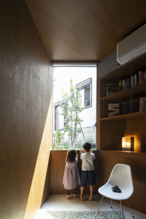 Bay Window Tower House / Takaaki Fuji + Yuko Fuji ArchitecturePhotos © Masao Nishikawa