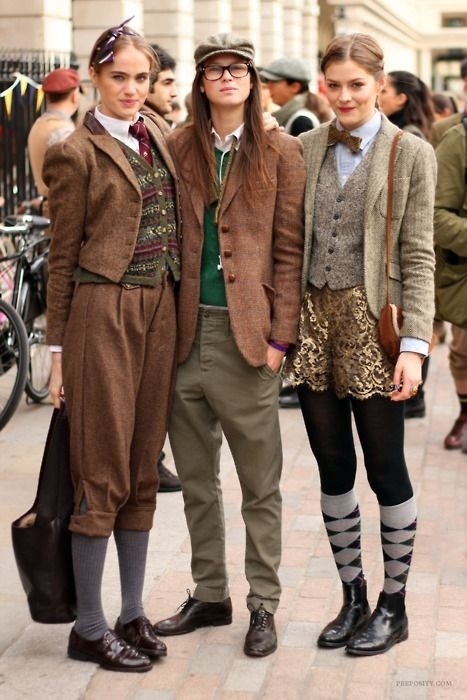 completewealth:  Sartorial Sisters File under: Androgyny, Women, Socks, Oxfords,