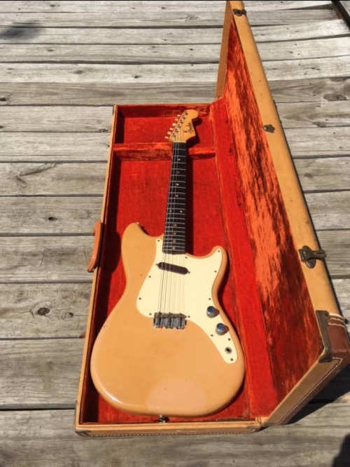 quarecords: In a happy accident, I also recently procured this 1962 Fender Musicmaster. I made an of