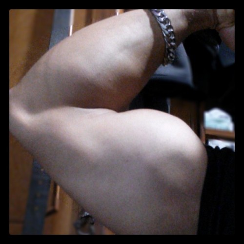 Time to sleep&hellip; Bye #me #gdex #mybiceps #bodybuilding #fitness