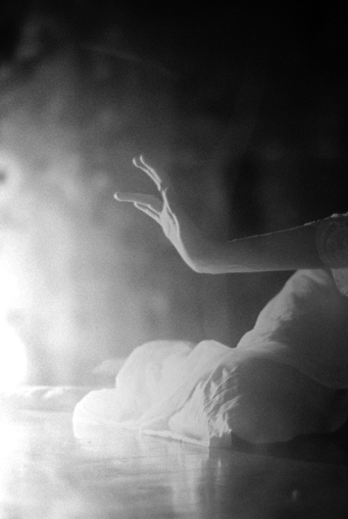 theglasschild:Photo by Elisabeth Dare