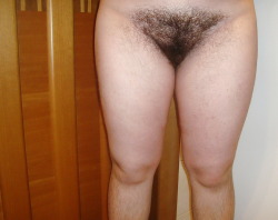 hairywomenrock:  Perfect HAIRY triangle!! :) 