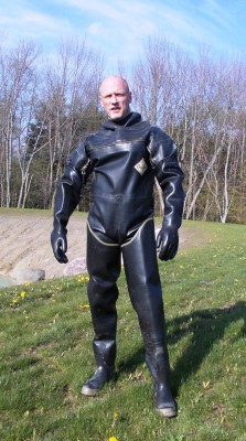 guysinrubberdrysuits:  Rubber Divers &amp; Drysuits from the Web 1836 