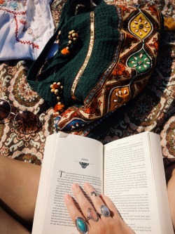 wisteria-spirit:  &ldquo;Books are a uniquely portable magic.&rdquo; ~ 