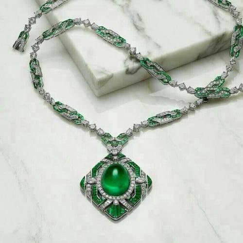 winterhill-aria:  Cabochon Emerald and Diamond Necklace by Bulgari in 1969 for Elizabeth Taylor  Nec