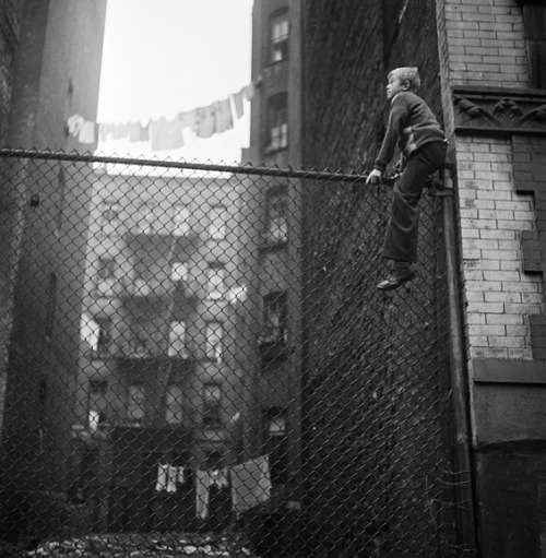 thefilmstage:Photos by a young Stanley Kubrick, taken in the 1940s while employed by Look Magaz