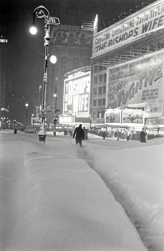 keyframedaily: Manhattan, 1947. Via Vickie Lester. 