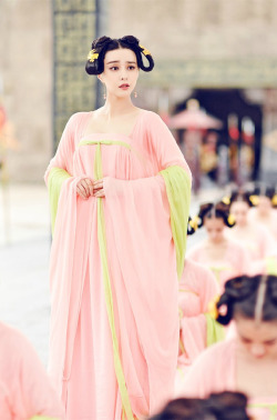 fuckyeahchinesefashion:  Chinese Drama “The Empress of China&quot;  Starring: Fan Bingbing 范冰冰