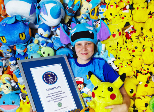 a-night-in-wonderland:Meet Lisa Courtney, Guinness World Record holder for the largest Pok