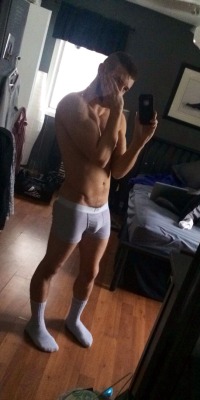 brodays:  Hot Self Pic Studs! Hundreds Of Dudes Added Daily! http://brodays.tumblr.com/  good morning 😍