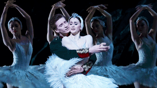 enchanted-keys:Marianela Nuñez and Vadim Muntagirov in Swan Lake (Royal Ballet 2018)