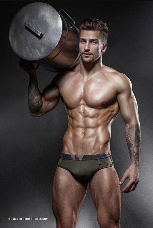 damn-hes-hot:DAMN HE’S HOT! Follow for