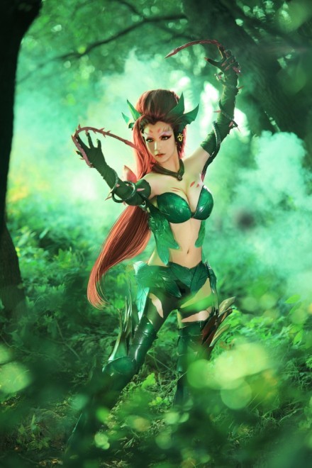 league-of-legends-sexy-girls:  Zyra Cosplay 