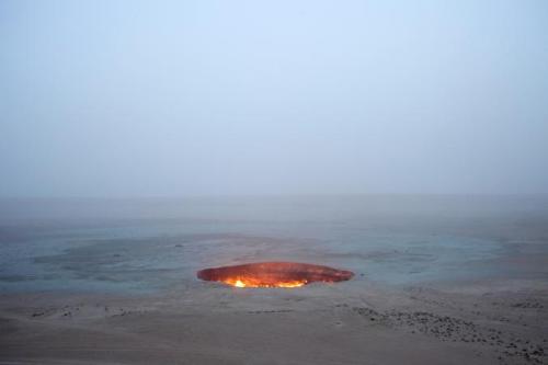 passivites:Turkmenistan’s “Door to Hell"—created more than 40 years ago when the ground under a