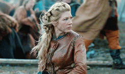 vikingsinuppsala:Lagertha: 4x17 “The Great Army”
