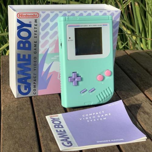 Game Boy ＡＥＳＴＨＥＴＩＣSource: @williegpks | vaporwavefashion.com