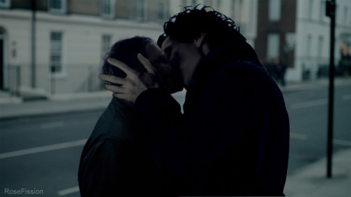 rose-fission: Kisses at Baker Street