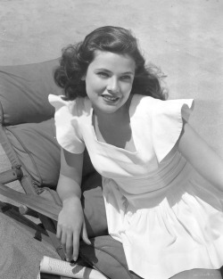  Gene Tierney 