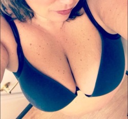 curiouswinekitten2:  Hope I’m not to late for some Cleavage Sunday sex lady 😘 @curiouswinekitten2  💕💕💕.  Did you just call me sex lady??? Lmao.   Love it.    You look so hot.