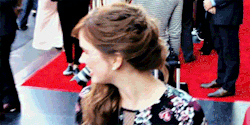 :  Elizabeth greeting fans at the Once Upon a Time Season 4 premiere; 