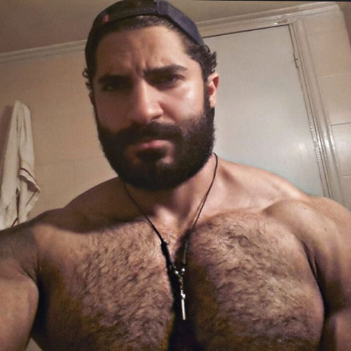 XXX bear-tum:  stratisxx:This Arab daddy’s photo