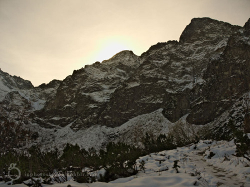 inphotosbygee:  High Tatra Mountains range surrounding Morskie Oko aka Sea Eye Lake in Poland, Oct 2