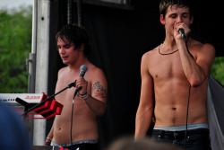 bandmembers-gonewild:  Zach Johnson &amp; Devin Oliver - I See Stars