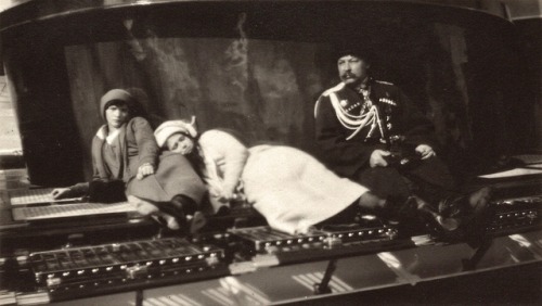 imperial-russia:Lazing around: Grand Duchess Maria Nikolaevna resting against her elder sister Grand