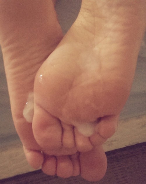 Sex hubbynwife:  Wifey gave her first foot job, pictures