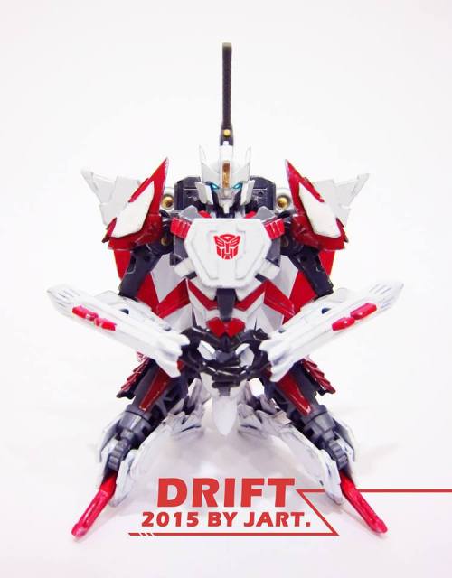 Fully transform-able MTMTE styled Drift remolded from BH Starscream. Crafted by the amazing 曾郝兎 on F