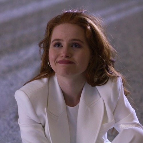 Madelaine Petsch As Georgia In Hotel For The Holidays - Icons
