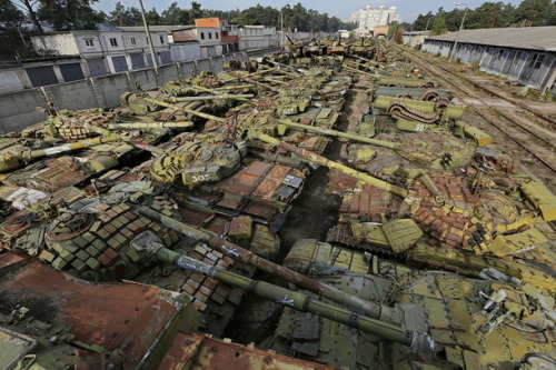 hell-diver:  dreamingofcossackia:  Tank Graveyard outside Kyiv, Ukraine. October 2015   