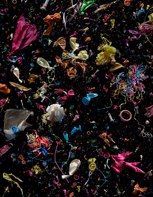 itscolossal:Artful Swirls of Plastic Marine Debris Documented in Images by Photographer Mandy Barker