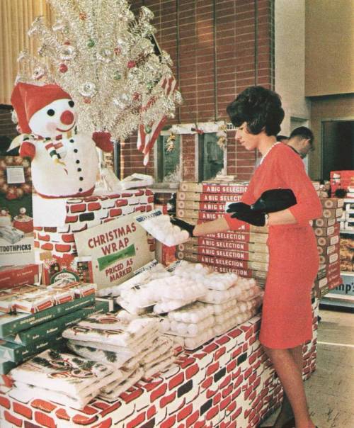 nostalgia-eh52:Early 60s:  One can never be overdressed when shopping for Christmas decortaions……Hug