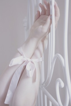 bruised-petals:  ♥soft pink/pale blog♥